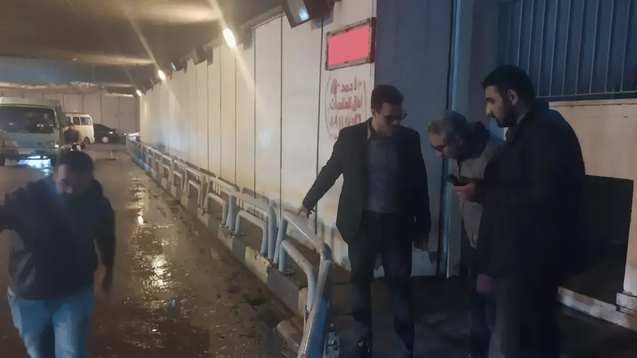 فيضانات بنها تعطل الحركة المرورية والمحافظ يرفع حالة الطوارئ لاحتواء الأضرار